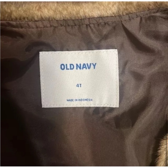 Old Navy Faux Fur Vest in Brown Size 4T - Picture 5 of 6